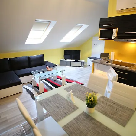 Appartement Centrum Lux 2 *